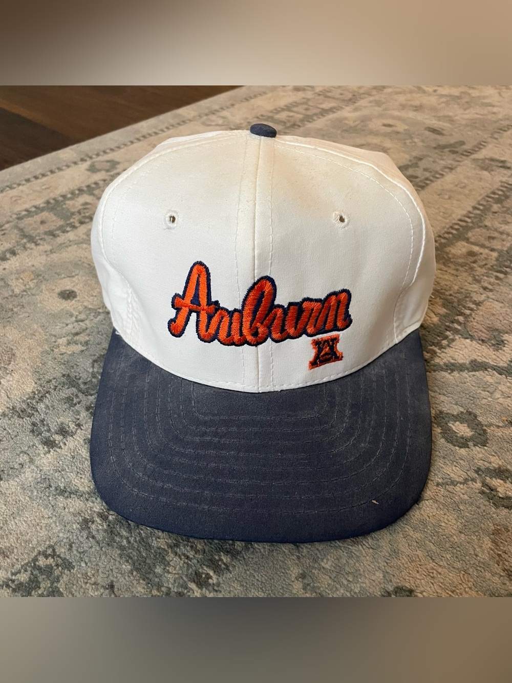 Vintage 90s Auburn University Tigers Retro White Embroidered Snapback Hat